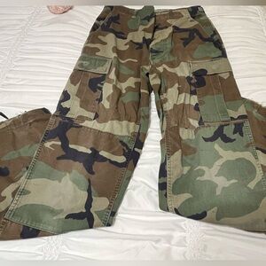 Military cammos w front/back pockets & drawstring hems - Size Small Long
